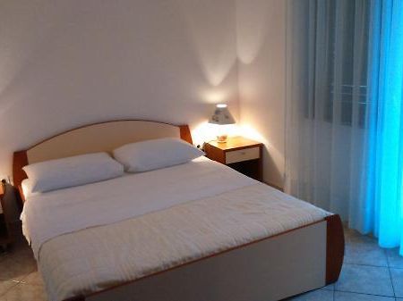 Apartmani Petra Pakoštane Exteriör bild